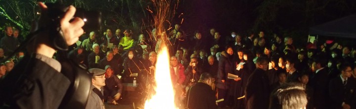 同志社フェアin熊本・早天祈祷会（花岡山山頂、奉教之碑前にて）